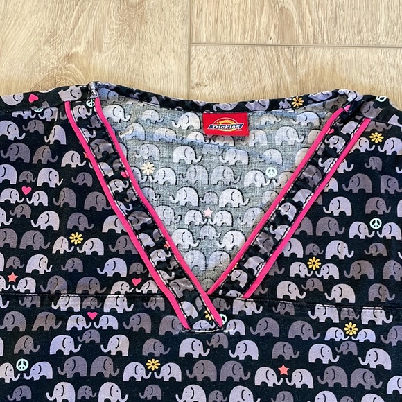 Elephant Scrub Top - Picture 3 of 3